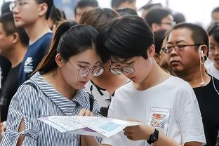 误会了？厄德高煽动球迷发出噪音，殊不知面前是利物浦球迷方阵